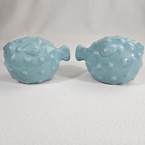 Omniware Blowfish Salt And Pepper Shakers - Picture 6 of 12